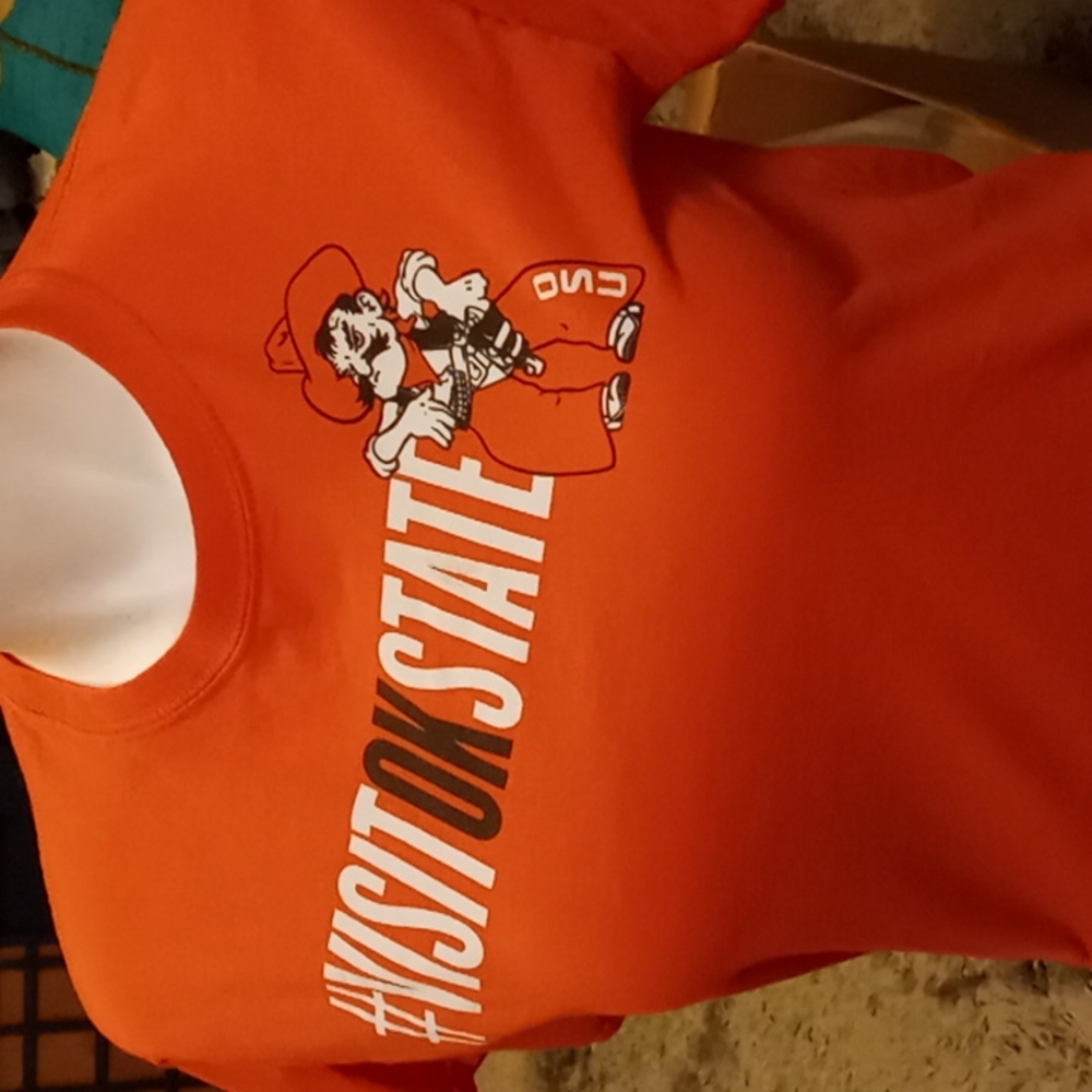 +orange tee shirt with pistol pete on front size small